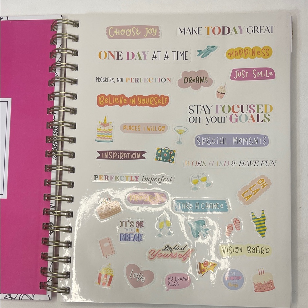 Betsey Johnson Pink and White Floral 2025 - 2026 Planner with Pen - Picture 5 of 16